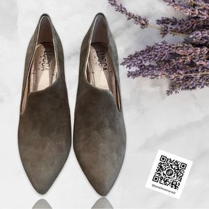 LUCCA LANE Womens Green Asymmetrical Cushioned Yalexis size 8.